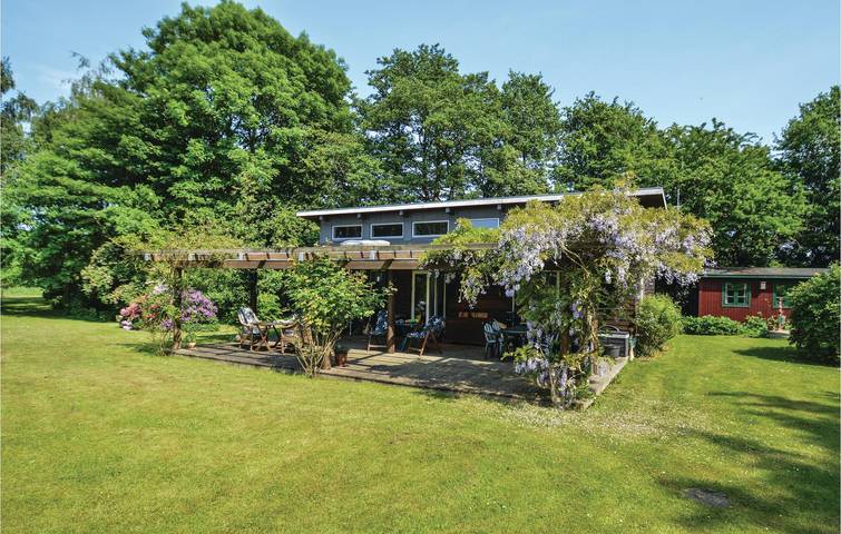Ferienhaus für 8 Personen, mit Terrasse und Garten in Råbylille Strand