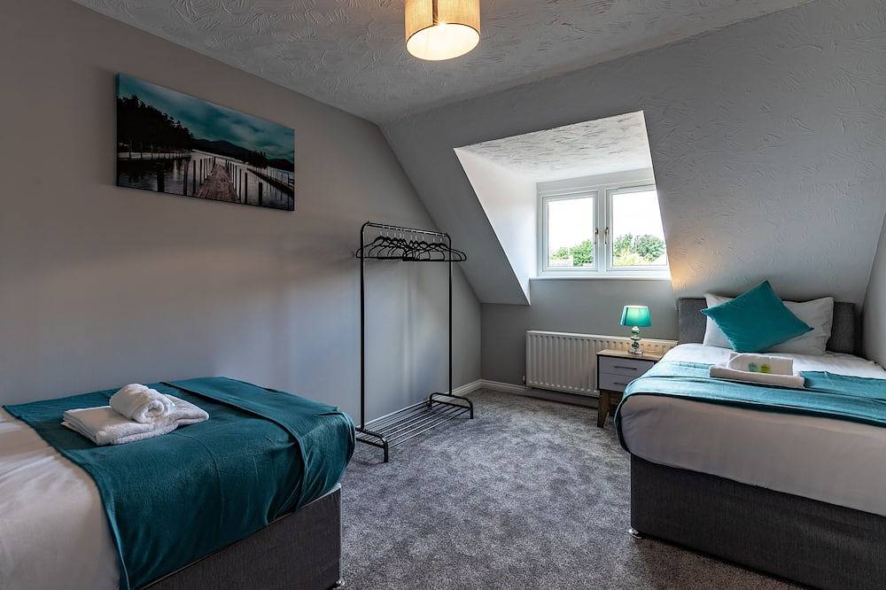 Peterborough Contractors,6Beds,2Baths,Free Parking6 in Orton Waterville, Peterborough
