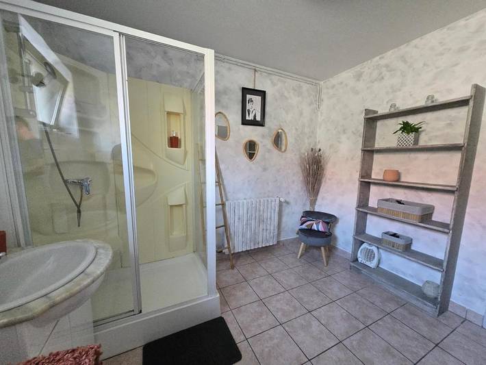 Gîte pour 4 personnes, avec jardin ainsi que vue et piscine, animaux acceptés à Saint-Vérand - 4