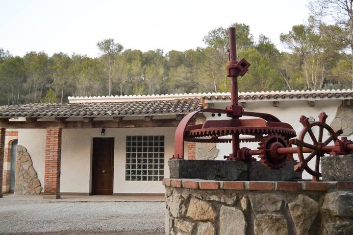 Apartamento para 12 personas, con jardín además de terraza y vistas, Se admiten mascotas en Canyelles (Barcelona)
