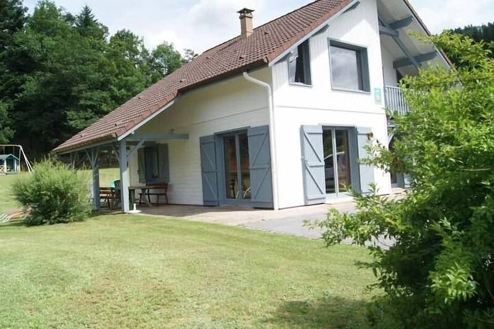 Gîte pour 8 personnes, avec jardin à Gerbamont