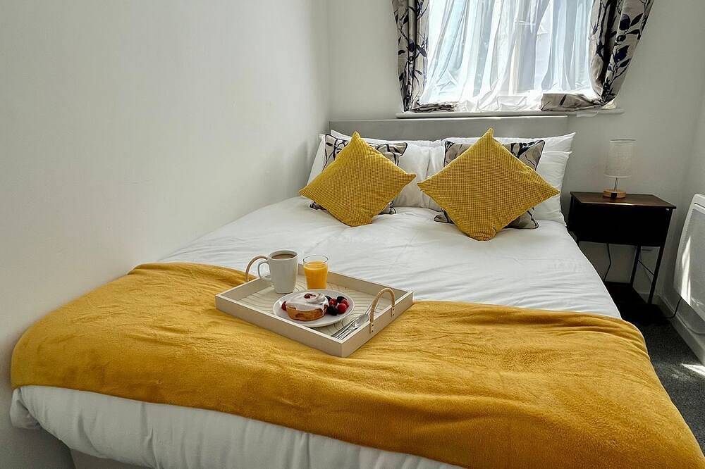 Entire apartment, St Andrews Gardens – Modern 2-Bed Flat with Town Views & Parking in Colchester in Colchester, Essex