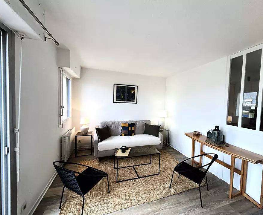 Appartement entier, Appartement cosy 4 personnes à 50m de la plage - balcon vue mer - Wifi, parking in Ploemeur, Côte des Mégalithes
