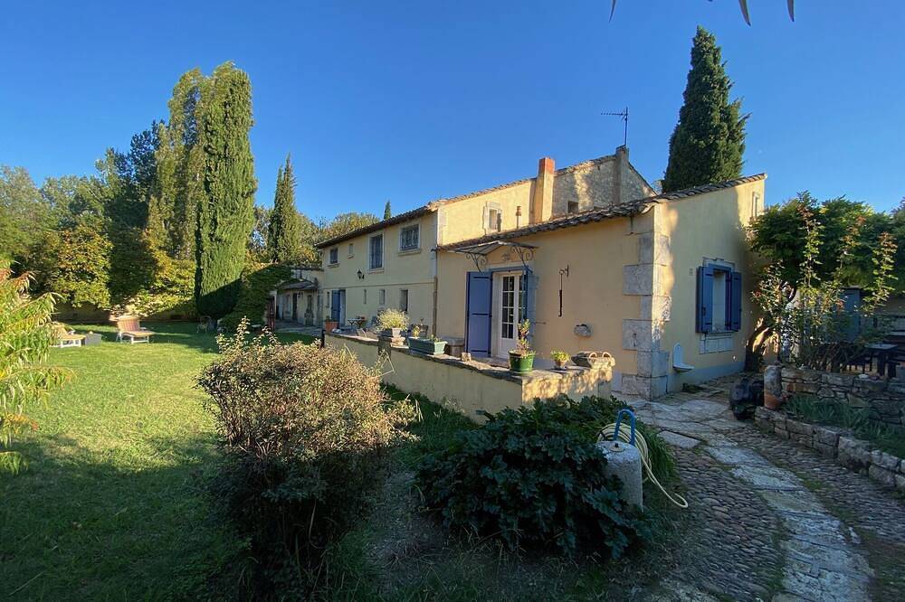 Apartamento entero, Studio Indépendant au Calme Avec Piscine in Tarascón, Region de Arles