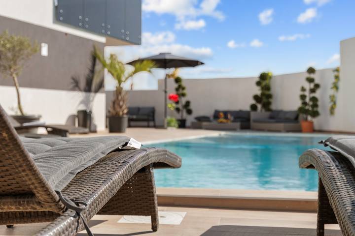 Villa pour 45 personnes, avec piscine ainsi que jardin et balcon à Pomer - 3