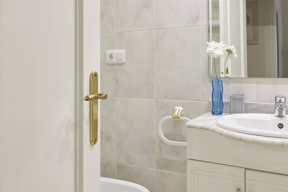 Entire apartment, Bengoetxea - Basque Stay in Playa de la Concha, San Sebastian