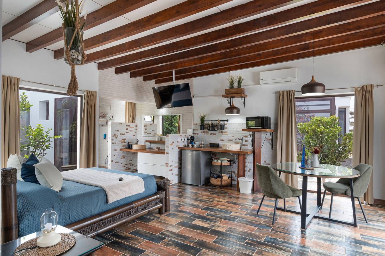 Vacation Home 'Guenia Ii' with Mountain View, Wi-Fi and Air Conditioning in El Mojón (Lanzarote), Teguise
