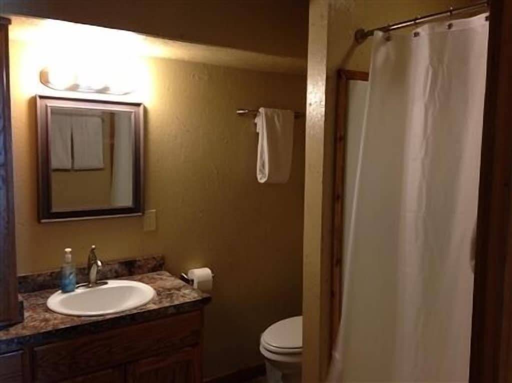 Ganze Wohnung, La Casa De Pescado Rojo. Zwei Schlafzimmer, zwei Bäder. Privater Bootsschlupf im Hafen. in Port Mansfield, Laguna Madre