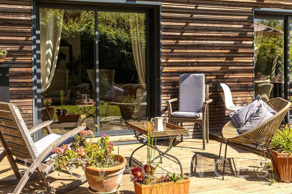 Modern Villa Within Walking Distance of Charming Vence in Vence (Alpes Marítimos), Region de Cannes