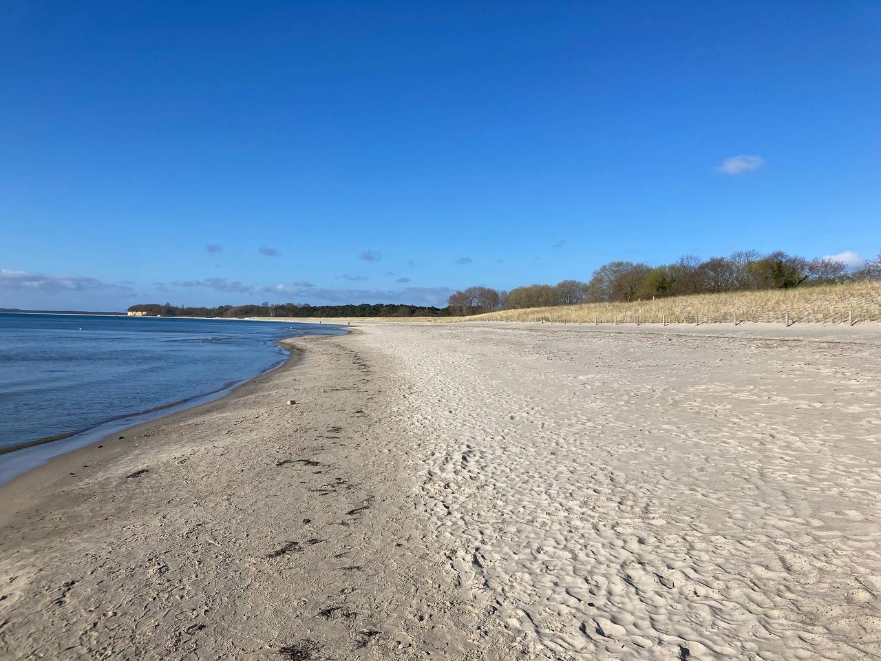 Apartamento vacacional entero, Dünenhaus in Toplage, 4 Fußminuten zum Südstrand mit Blick über Hügellandschaft zur Ostsee, Schwimmbadnutzung inklusive in Göhren, Rügen