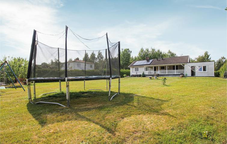 Hus för 8 Personer med trädgård in Kronobergs