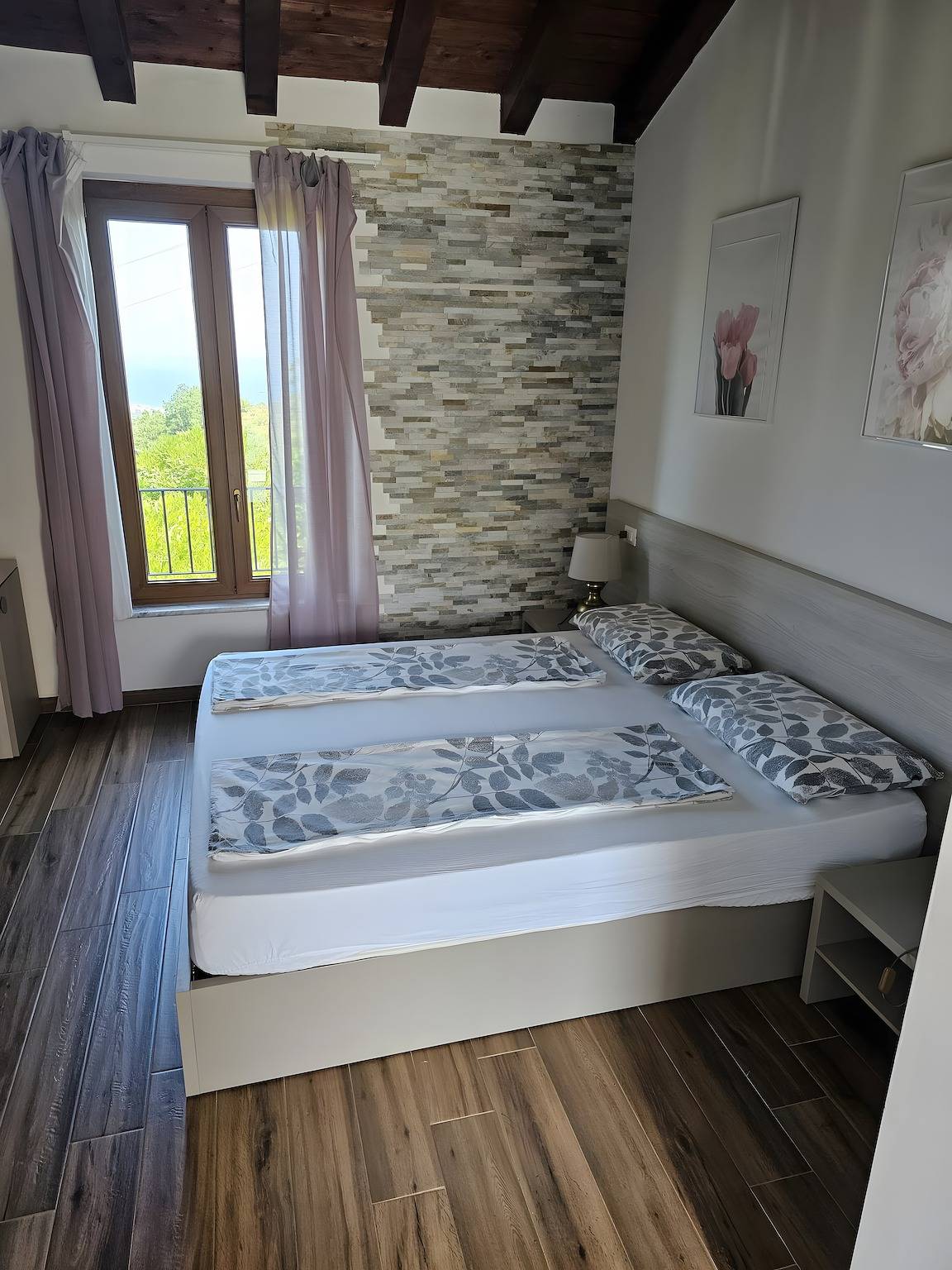 Camera Matrimoniale con Vista Mare, Wi-Fi e Aria Condizionata in Savona, Riviera di Ponente