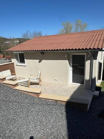 Gîte pour 4 personnes, avec jardin ainsi que vue et terrasse à Combret