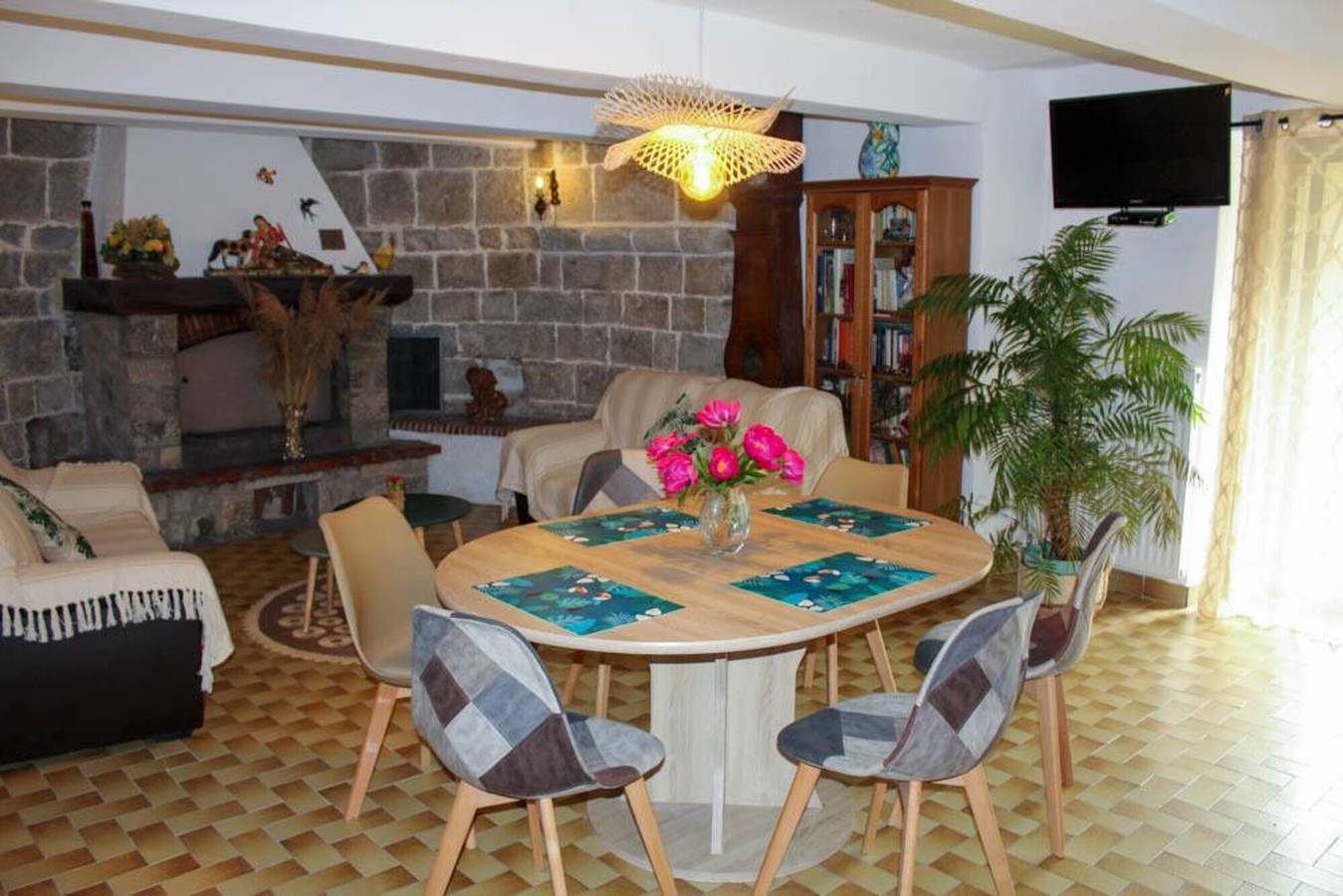 Maison de vacances « La Bastide Des Moines » avec vue montagne, jardin privé et Wi-Fi in Peyroules, Parc naturel régional du Verdon