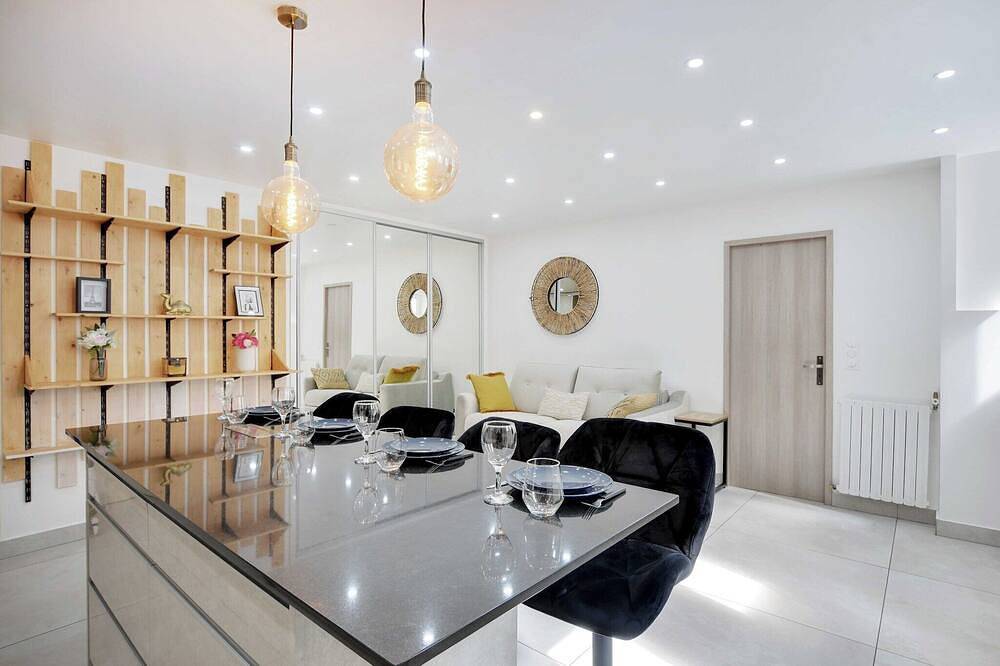 Entire apartment, Appartement in the heart of Paris ☆ Canal de L'ourq/Crimée ☆ in Paris, Ile de France