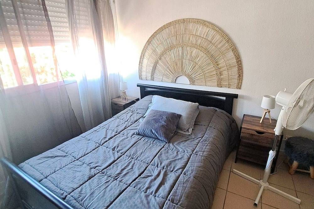 Entire apartment, Charming Studio at the foot of the Cevennes:Ideal location in Alès. in Alès, Cévennes