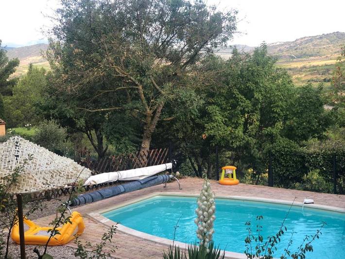 Location de vacances pour 8 personnes, avec Balcon et Terrasse ainsi que Jardin et Piscine à Villeneuve-les-Corbières