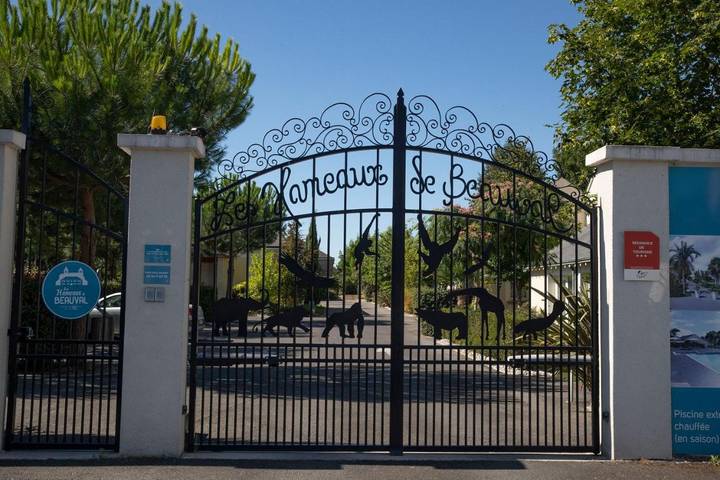 Appart’hôtel pour 6 personnes, avec jardin ainsi que vue et piscine