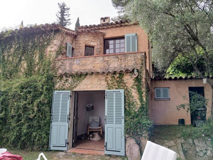 Chambre d’hôte pour 3 personnes, avec jardin ainsi que terrasse et vue