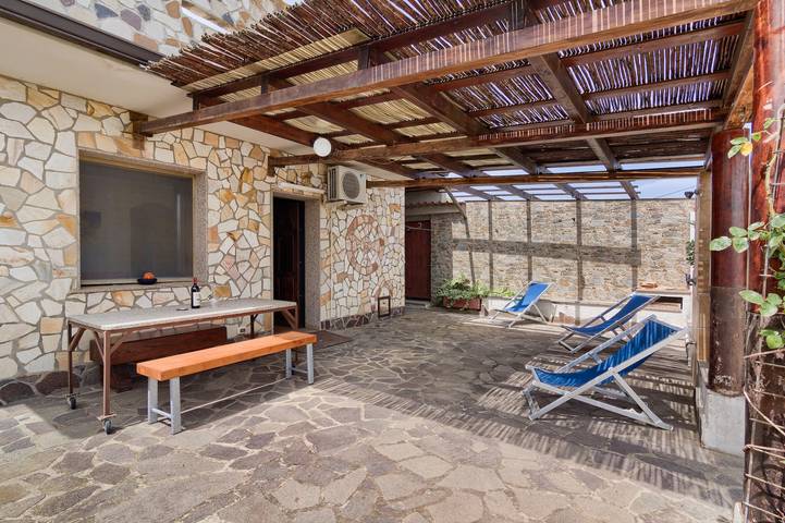 Appartamento intero, "Appartamento Nuraghe", con aria condizionata, giardino e terrazza in Gonnesa, Iglesiente