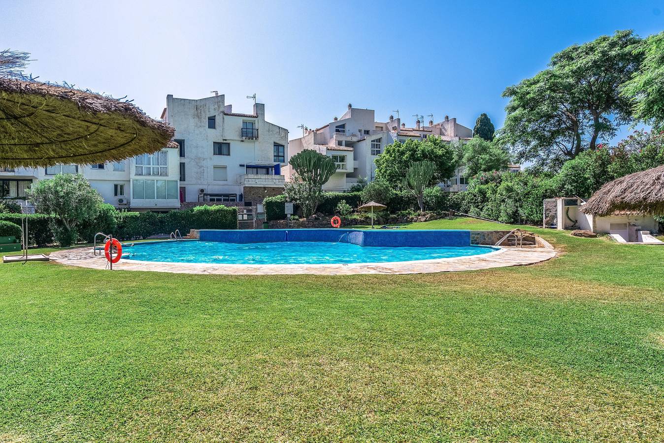 Geheel appartement, Appartement 'Golden Bay Apartament' met Uitzicht op de Bergen, Wifi en Airconditioning in Bahía Dorada, Estepona
