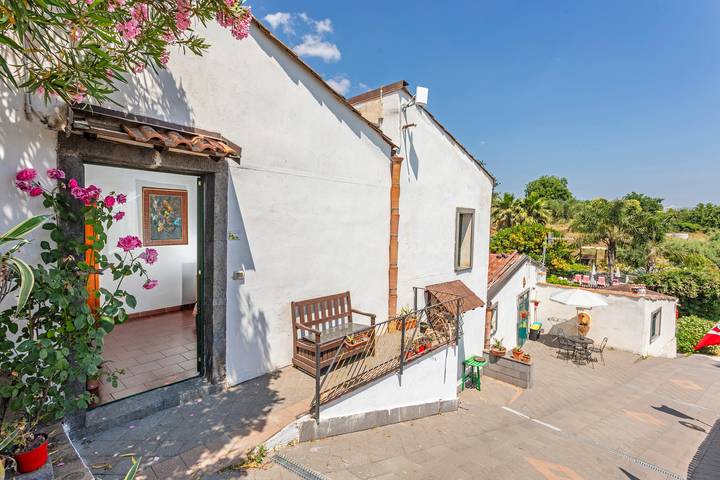Vacation rental for 5 people, with Balcony and Yard as well as Sauna in Sicily