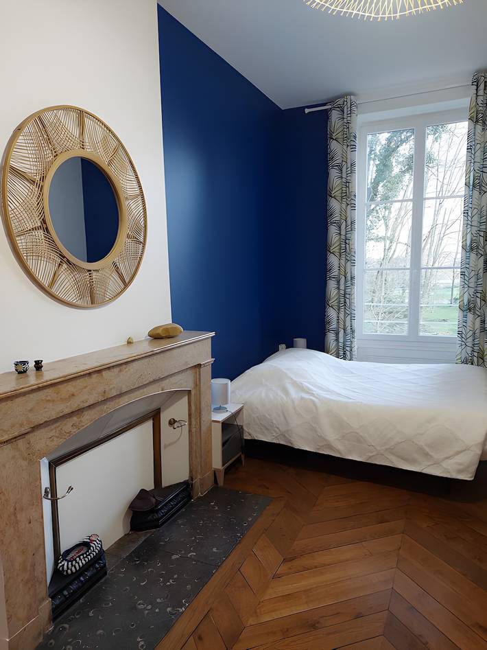 Habitación con jardín privado, Wi-Fi y tenis en casa señorial del siglo XIX in Savigneux (Ain), Ain