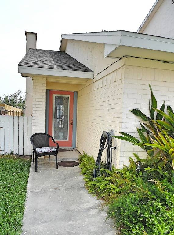 Ganze Wohnung, Wahoo-Viertel!-Fall Preise! Gehen Sie zum Strand! 1 Br, umzäunten gemeinsamen Hof für Hunde in Port Aransas, Mustang Island