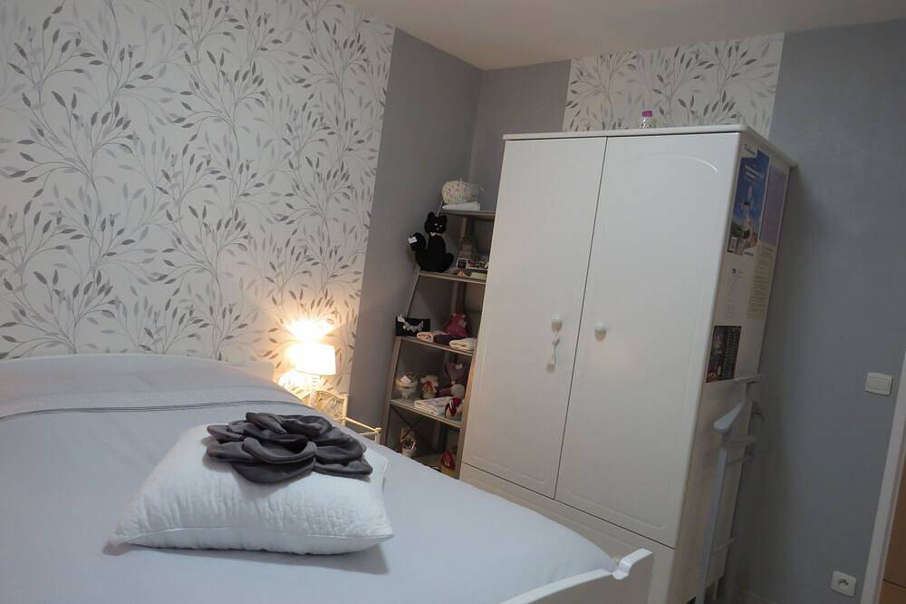 Charmante chambre d'hôtes paisible située au cœur de la Normandie, dans l'Eure in Manthelon, Région d'Évreux