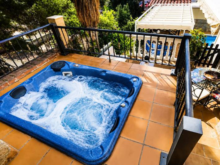 Villa pour 10 personnes, avec Terrasse ainsi que Jacuzzi et Jardin à Salou - 3