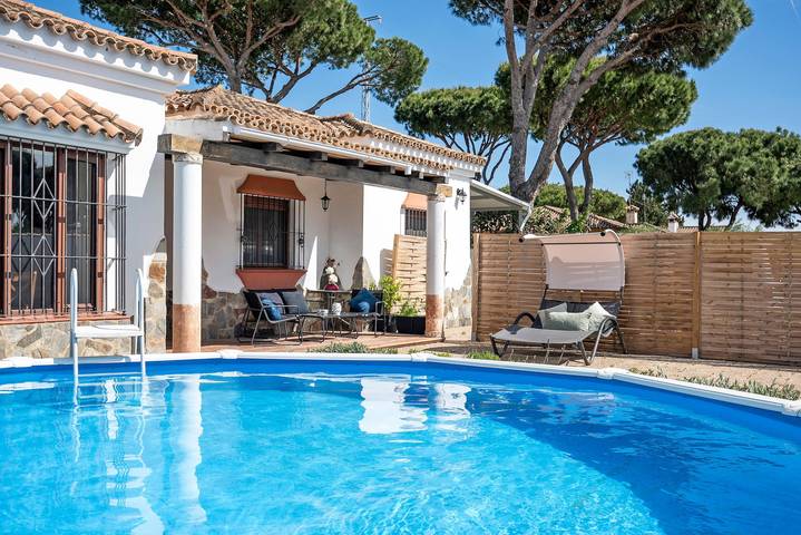 Ferienhaus "Villa Mami – nur für Familien" mit privatem Minipool, 2 privaten Terrassen und Wi-Fi in Playa La Barrosa, Chiclana de la Frontera
