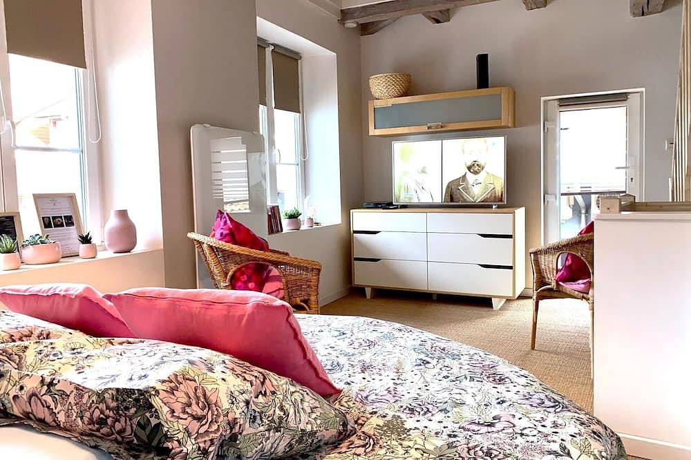 Entire apartment, La Maisonnette - loft with round bed in wine house - sleeps 4 in Gertwiller, Sélestat-Erstein region