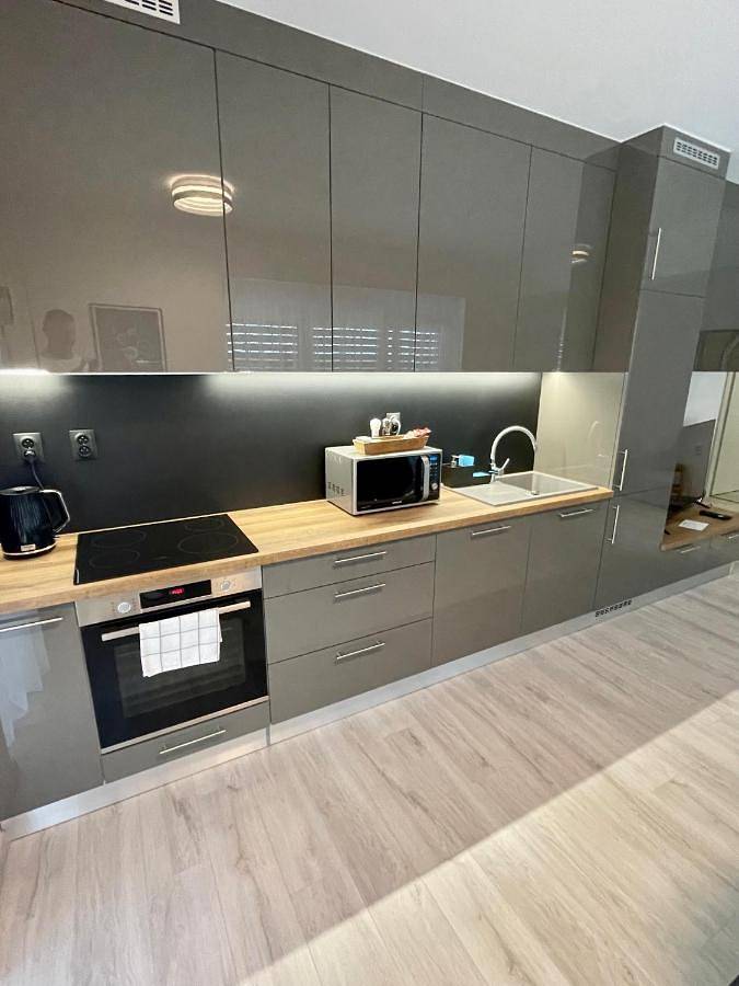 Appartement de vacances pour 4 personnes, avec piscine et sauna ainsi que vue et balcon