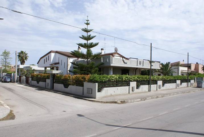 B&b per 3 persone, con Balcone e Terrazza nonché Giardino e Piscina a Leporano