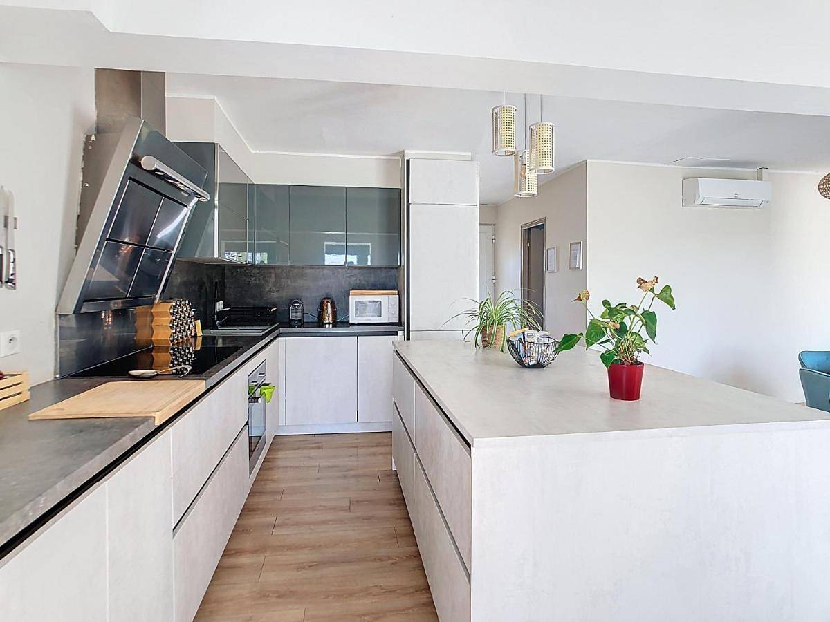 Appartement entier, Three-Bedroom Apartment in La Redorte, Région de Carcassonne