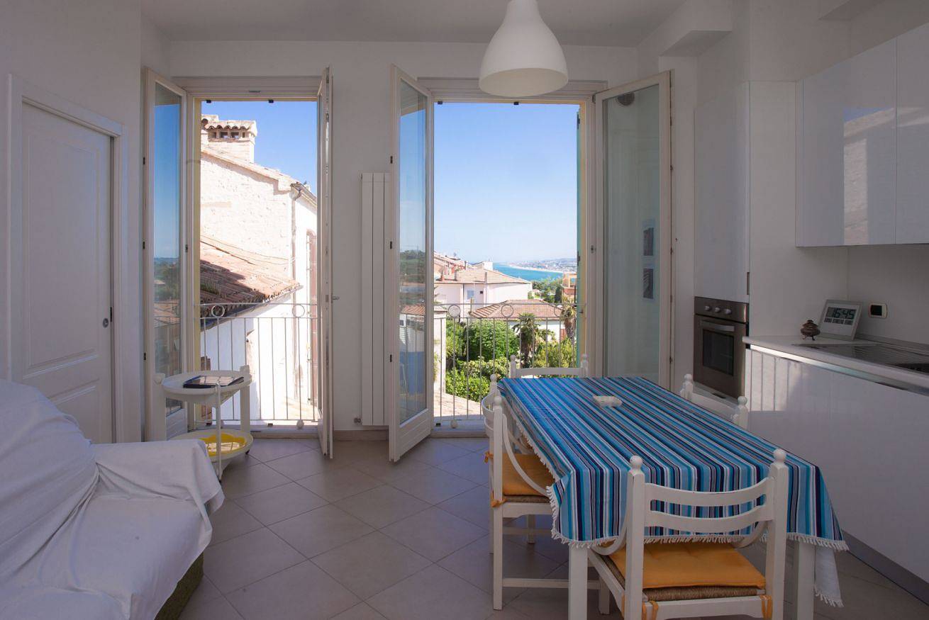 Entire apartment, N236 - Numana, two-room apartment with sea view in the heart of the town in Numana, Riviera del Conero