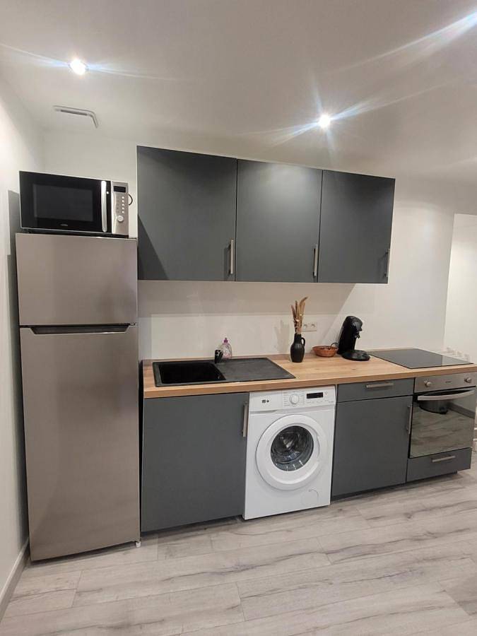 Appartement entier, Cosy Studio in Saint-Mitre-les-Remparts, Côte méditerranéenne (France)