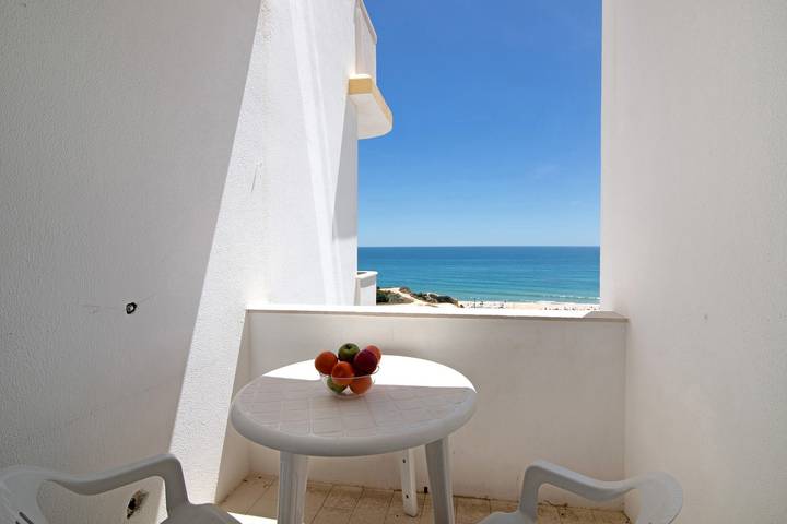 Appartement de vacances pour 4 personnes, avec jardin ainsi que balcon et bassin pour enfant