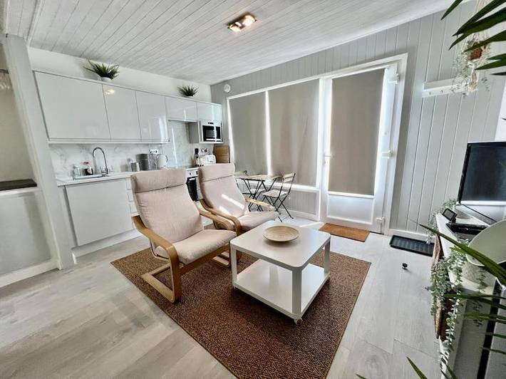 Chalet for 2 people, with view, with pets in Dartmouth
