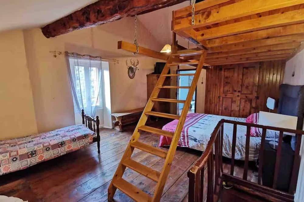 Maison avec beaucoup de cachet et du caractère. Proche nature et commerces. in Olette, Parc naturel régional des Pyrénées catalanes