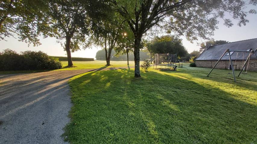 Gîte pour 8 personnes, avec piscine et jardin à Languidic - 4