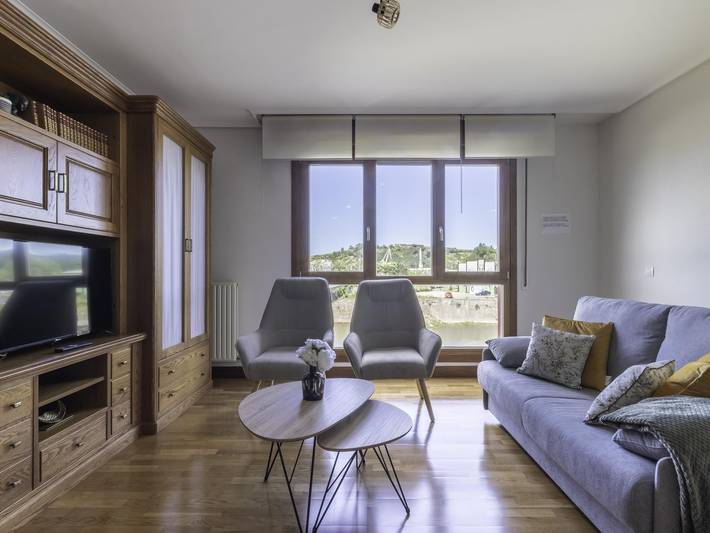 Ganze Ferienwohnung, Ferienwohnung für 5 Personen mit Seeblick in Solarium-Zona de Pesca Los Cargaderos (Barakaldo), Barakaldo