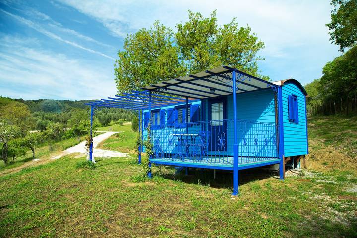 Wohnwagen 'Gitano Pavone Blu' mit privater Terrasse, Gemeinschaftsgarten und Klimaanlage in Suvereto, Etruskische Küste
