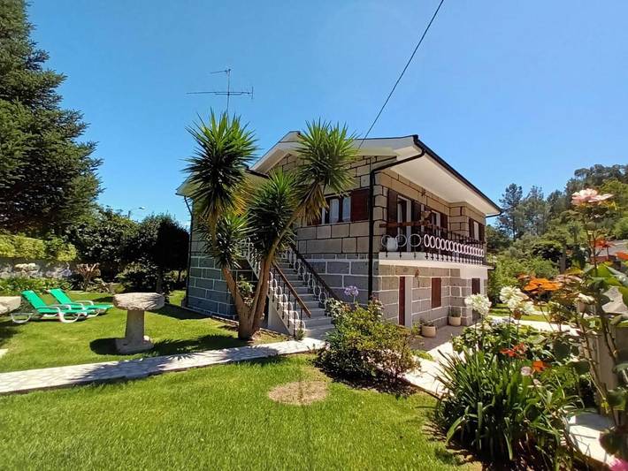 Location de vacances pour 6 personnes, avec vue ainsi que jardin et balcon dans Vila Verde - 4