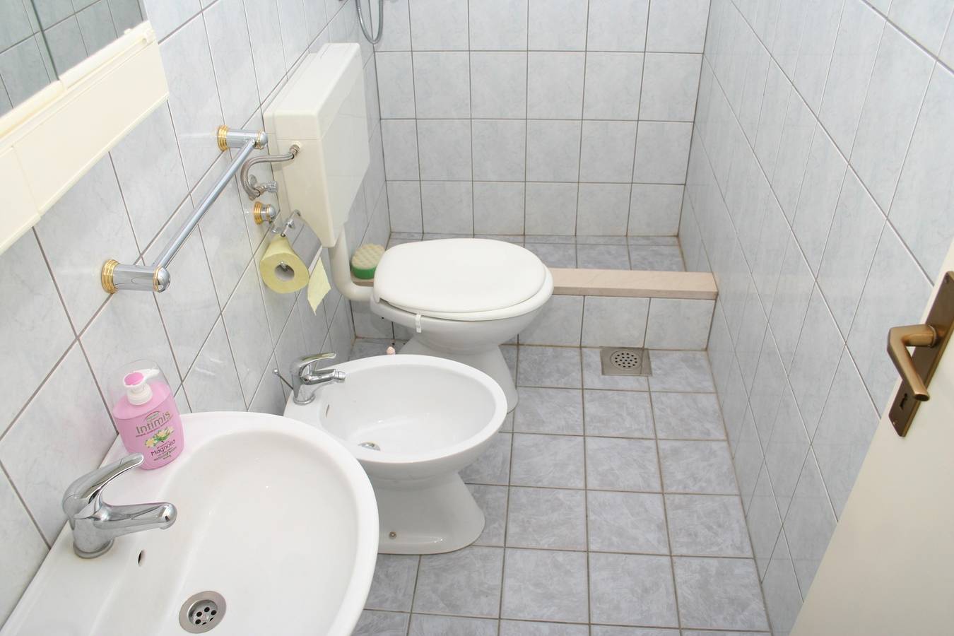 Ganze Wohnung, 2-Zimmer-Ferienwohnung mit Terrasse und Meerblick Povlja, Brac A-712-a in Povlja, Brac