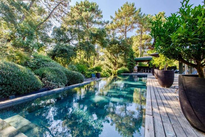 Hôtel pour 14 personnes, avec piscine ainsi que jardin et terrasse, animaux acceptés