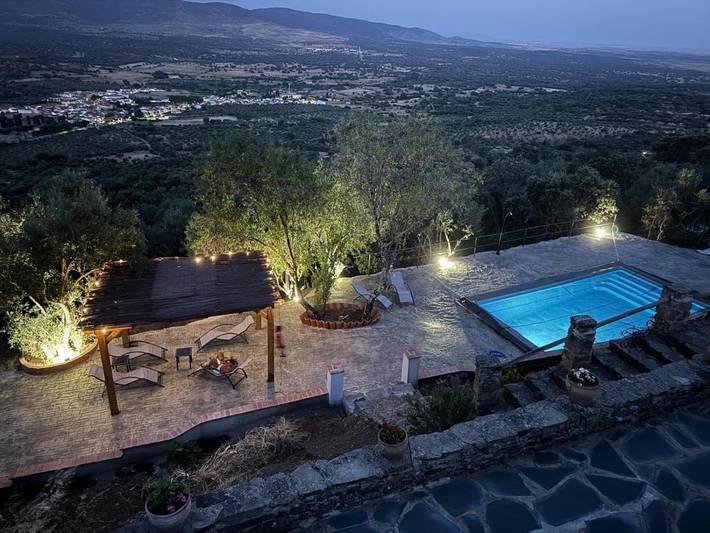 Casa de vacaciones para 13 personas, con piscina además de vistas y jardín, Se admiten mascotas en Comarca de Trujillo - 2