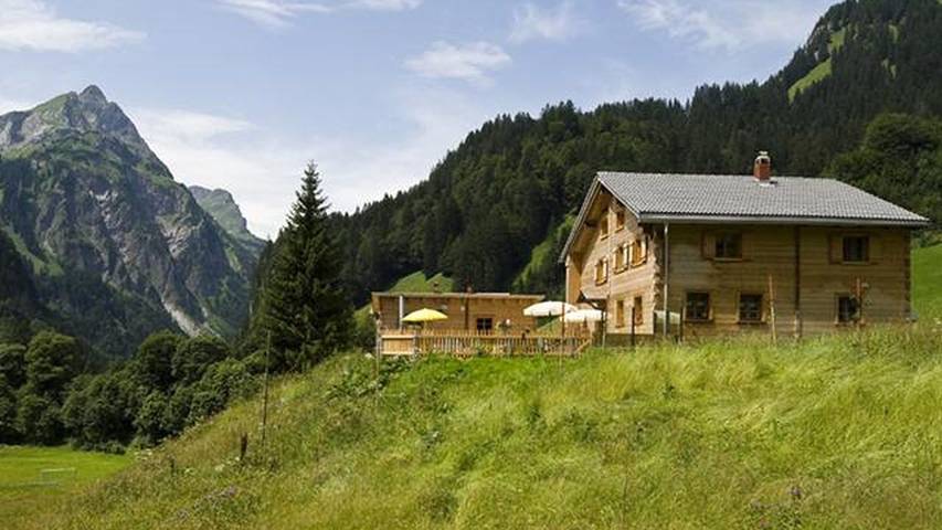 Chalet für 16 Personen, mit Whirlpool und Sauna sowie Terrasse und Garten in Schröcken - 2