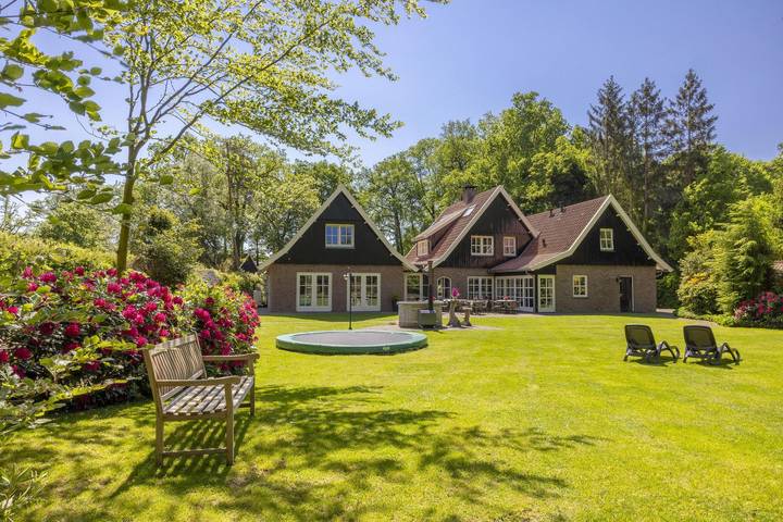 Ferienhaus für 20 Personen, mit Garten und Terrasse sowie Whirlpool - 1