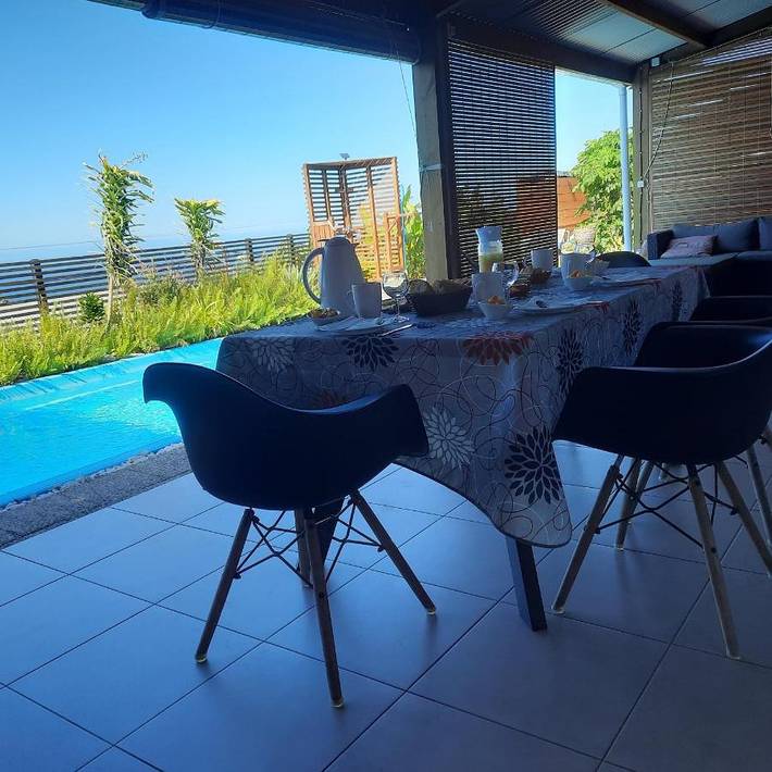 Location de vacances pour 2 personnes, avec jacuzzi ainsi que piscine et jardin dans Piton de la Fournaise - 3